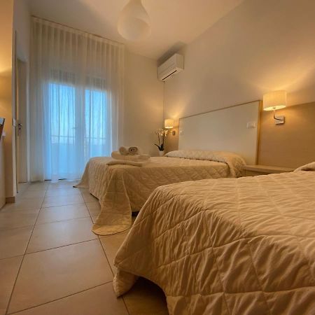 Hotel Palladio B&B Cervia Exteriör bild