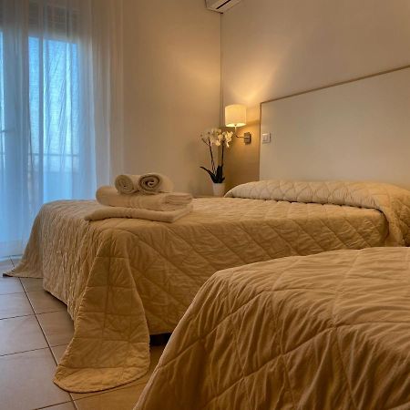 Hotel Palladio B&B Cervia Exteriör bild