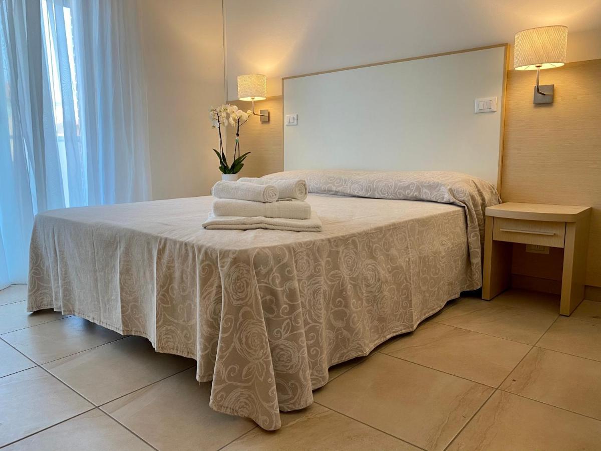 Hotel Palladio B&B Cervia Exteriör bild