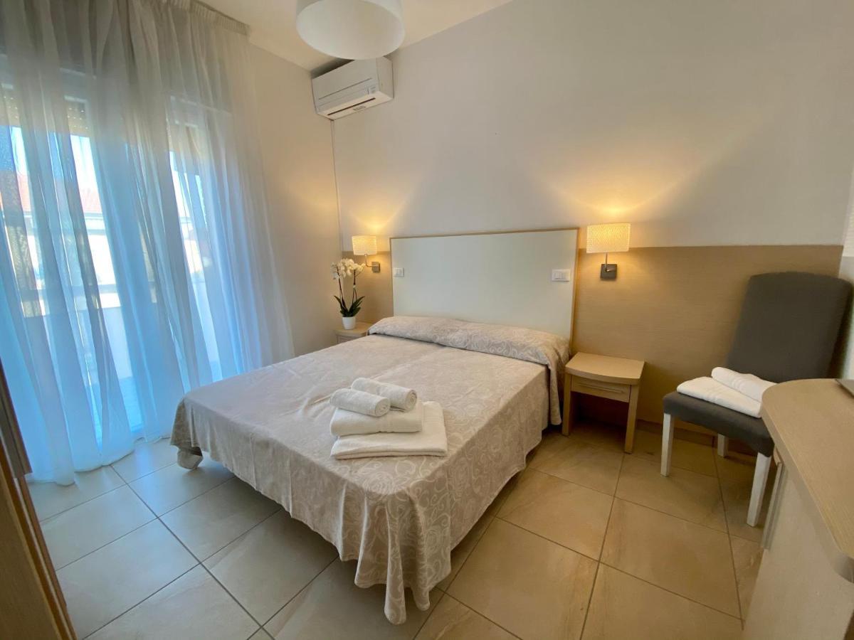 Hotel Palladio B&B Cervia Exteriör bild