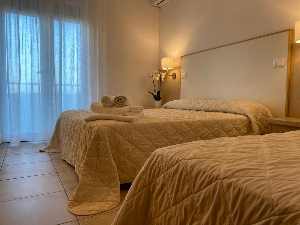 Hotel Palladio B&B Cervia Exteriör bild