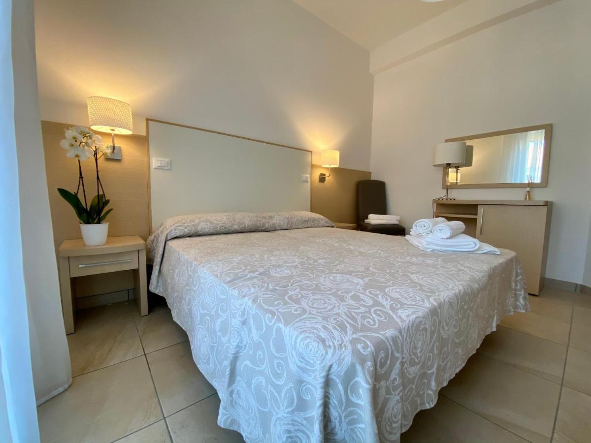 Hotel Palladio B&B Cervia Exteriör bild