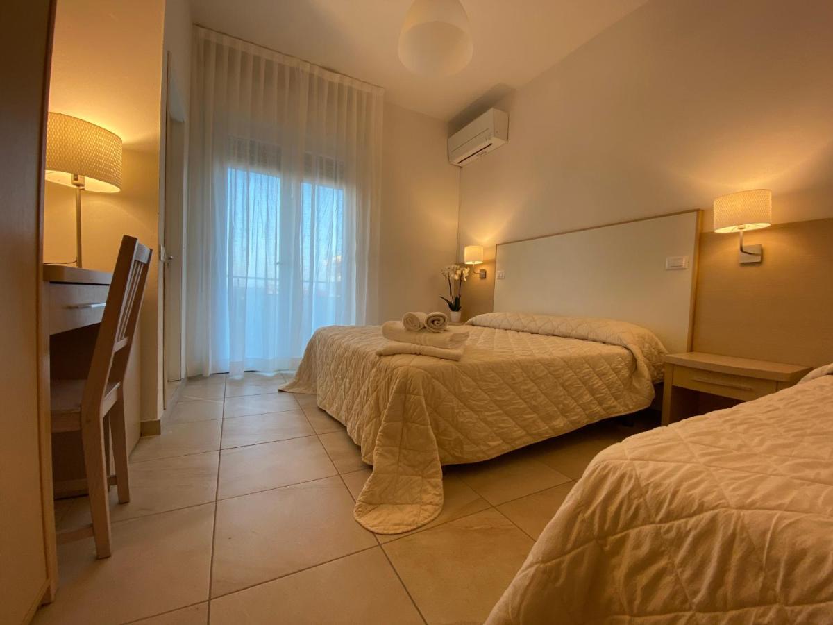 Hotel Palladio B&B Cervia Exteriör bild