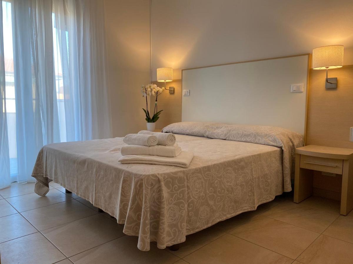 Hotel Palladio B&B Cervia Exteriör bild