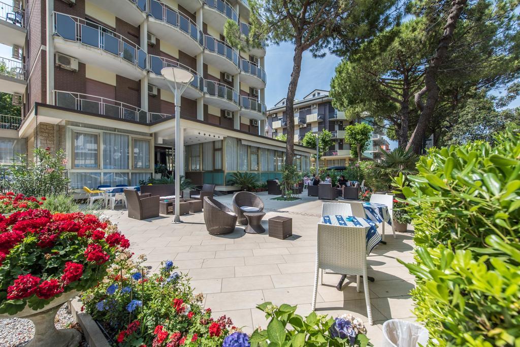 Hotel Palladio B&B Cervia Exteriör bild