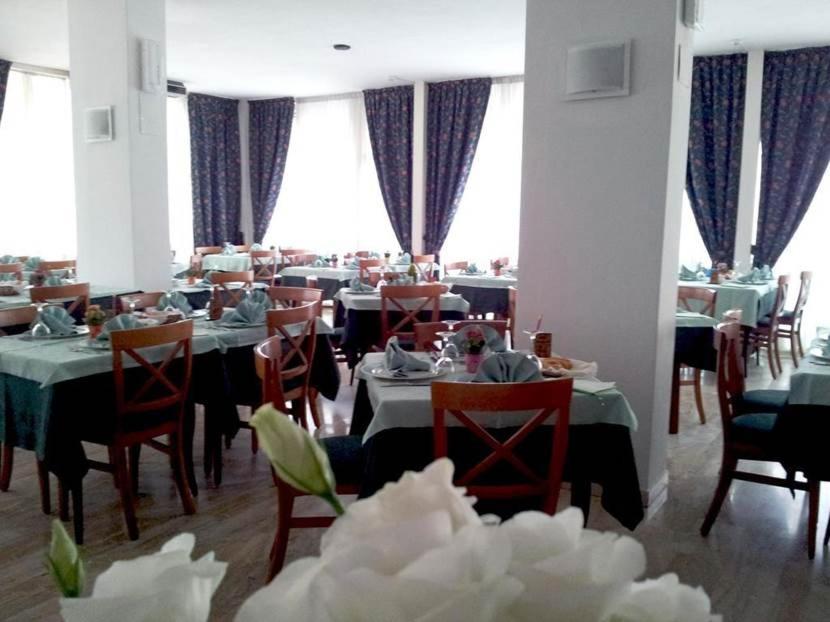 Hotel Palladio B&B Cervia Exteriör bild